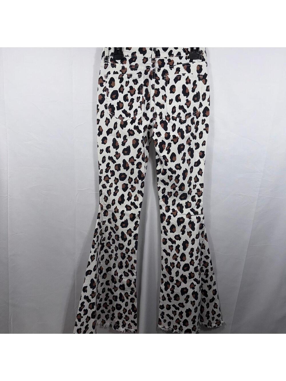 Saints & Hearts Leopard Print Flare Jeans Women’s Size Medium - Picture 6 of 9